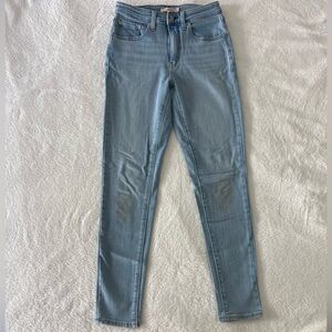 Levi's Women's Light Blue Skinny Jeans